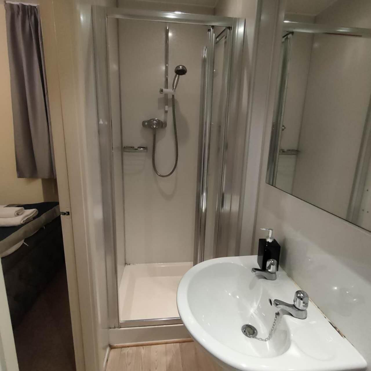 The Ambleside Apartments - Self Catering With Private Kitchen - Best For Location Exterior foto